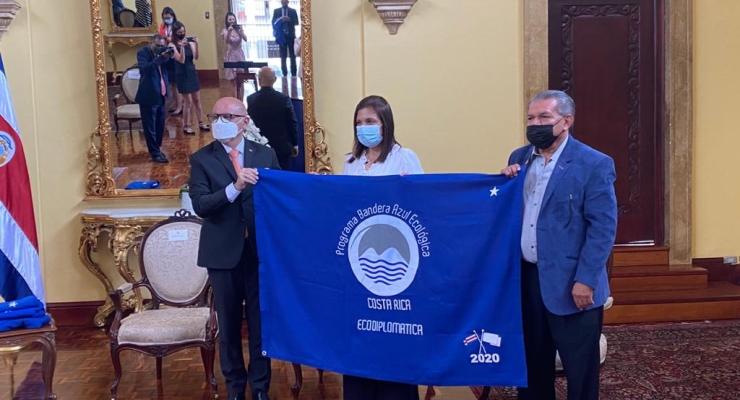 Embajada de Colombia en Costa Rica recibe el Galardón Bandera Azul – Categoría Ecodiplomática por segundo año consecutivo