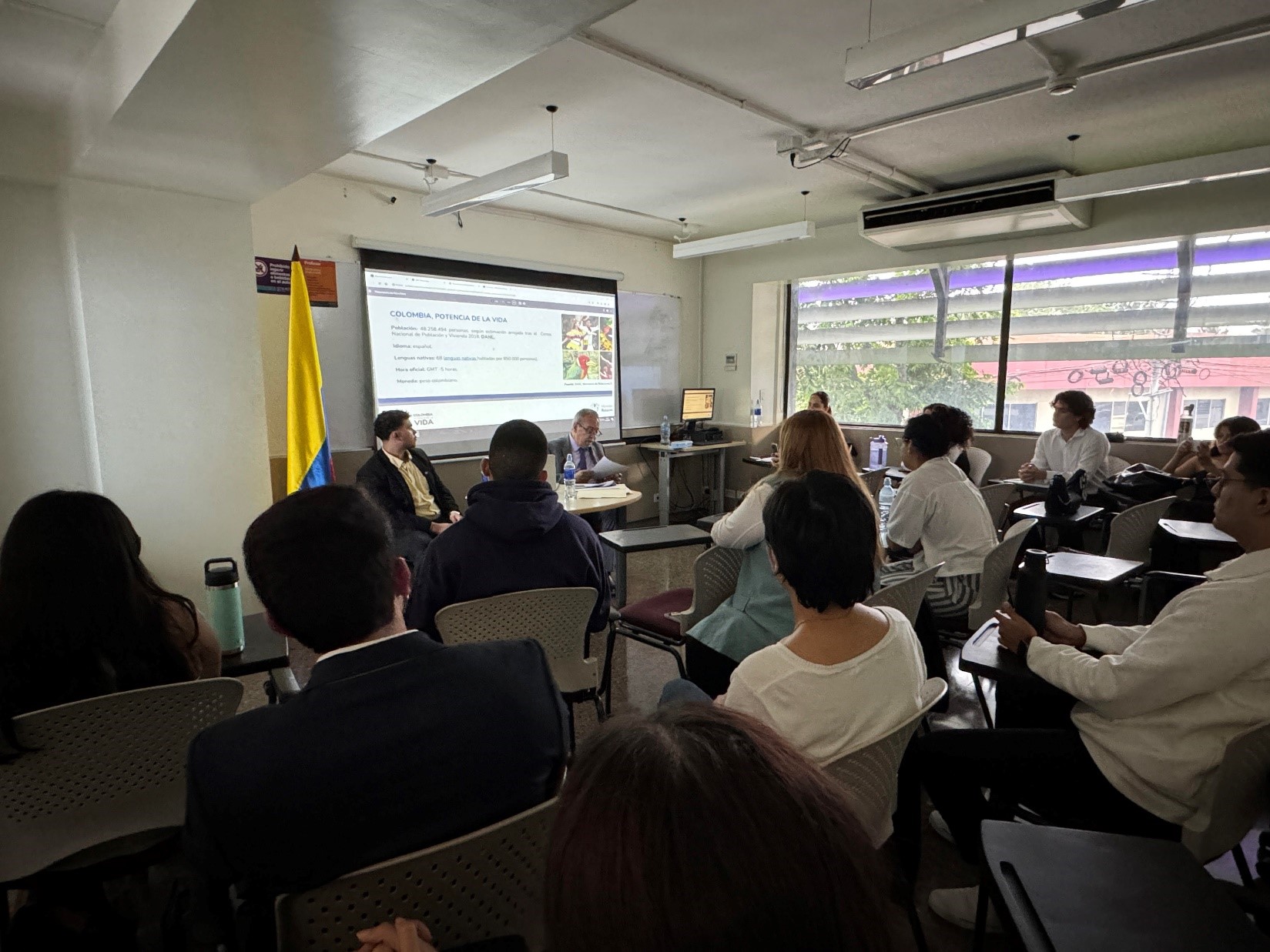 Encuentro del Embajador Carlos Rodríguez Mejía con Estudiantes de ULACIT