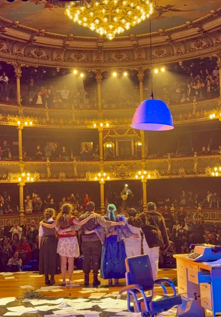La Embajada de Colombia en Costa Rica impulsa la cultura colombiana en el FIA 2026 con la participación del Teatro Petra