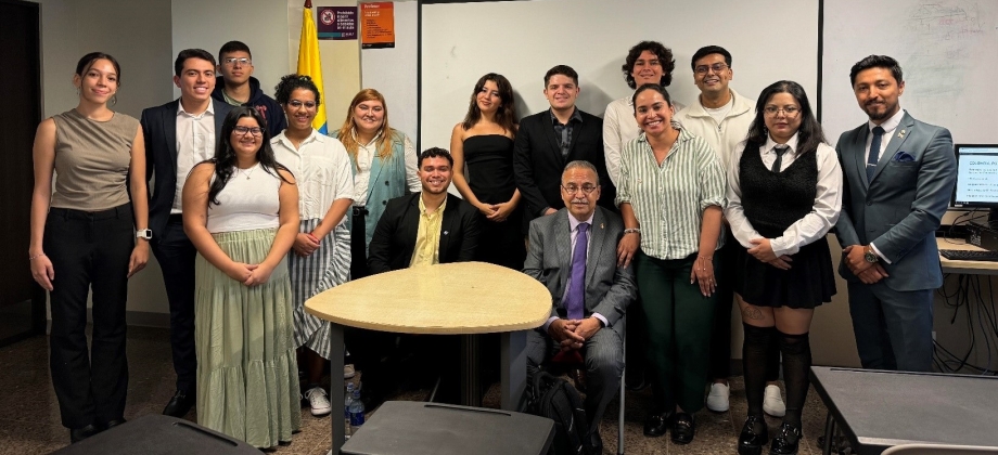 Encuentro del Embajador Carlos Rodríguez Mejía con Estudiantes de ULACIT