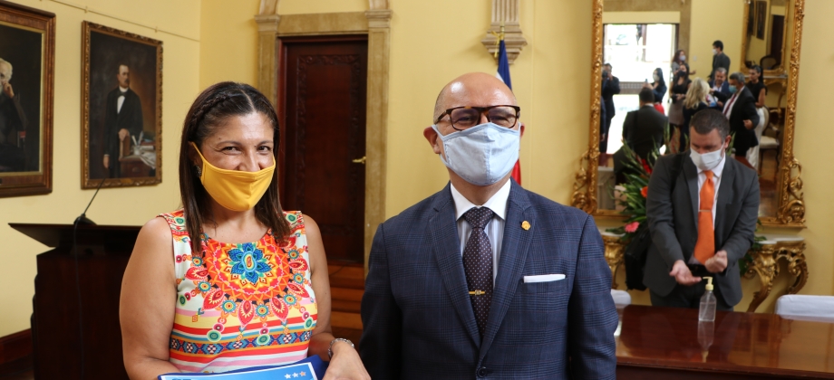 Ministerio de Relaciones Exteriores y Culto entrega el galardón Bandera Azul Ecológica en la categoría Eco Diplomática, a la Embajada de Colombia en Costa Rica
