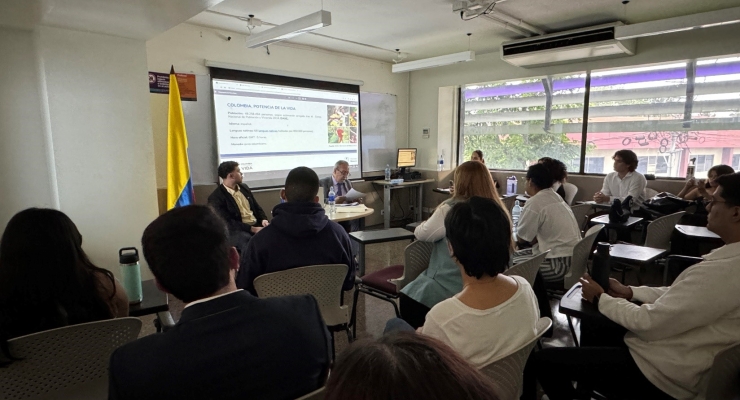 Encuentro del Embajador Carlos Rodríguez Mejía con Estudiantes de ULACIT