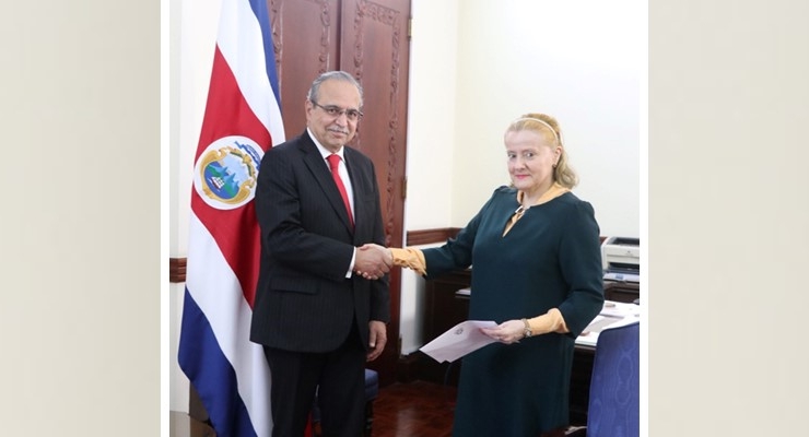 Embajador Carlos Rodríguez Mejía presentó copias de estilo ante la Viceministra de Asuntos Bilaterales y Cooperación de Costa Rica 