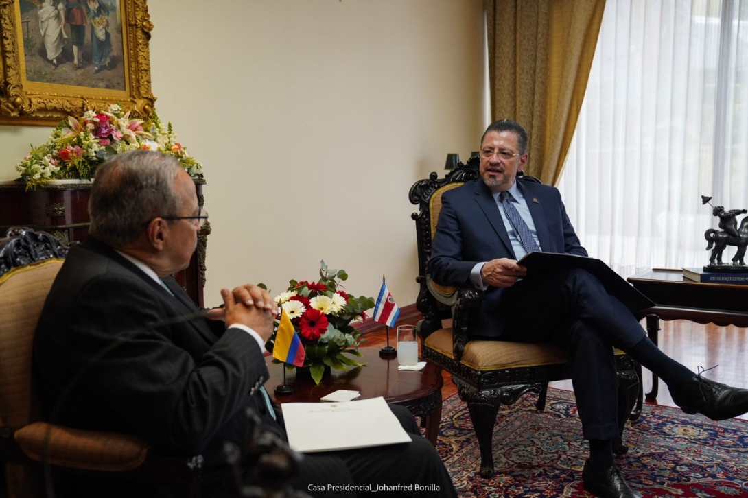 Embajador Carlos Rodríguez Mejía presentó sus cartas credenciales ante el presidente de Costa Rica, Rodrigo Chaves